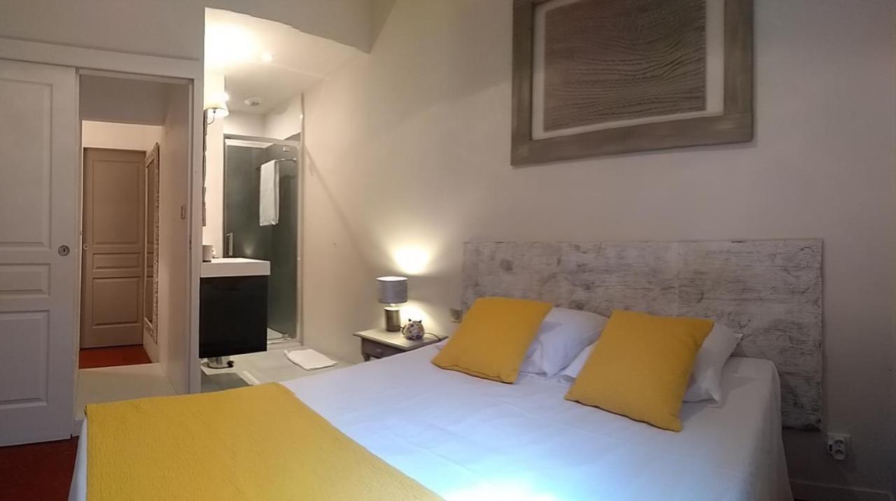 Bed and Breakfast Mas De Camejean Lambesc Esterno foto