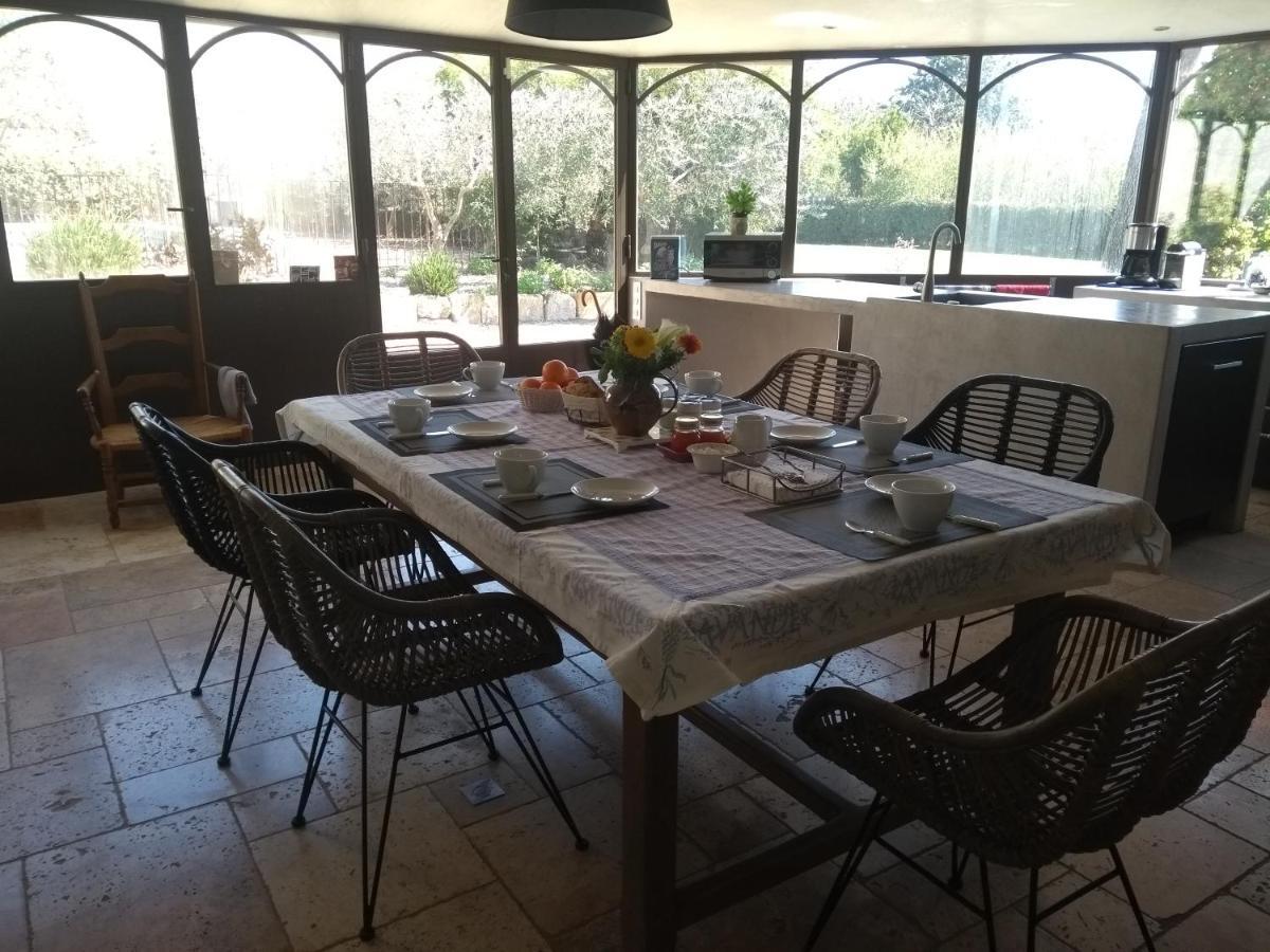 Bed and Breakfast Mas De Camejean Lambesc Esterno foto